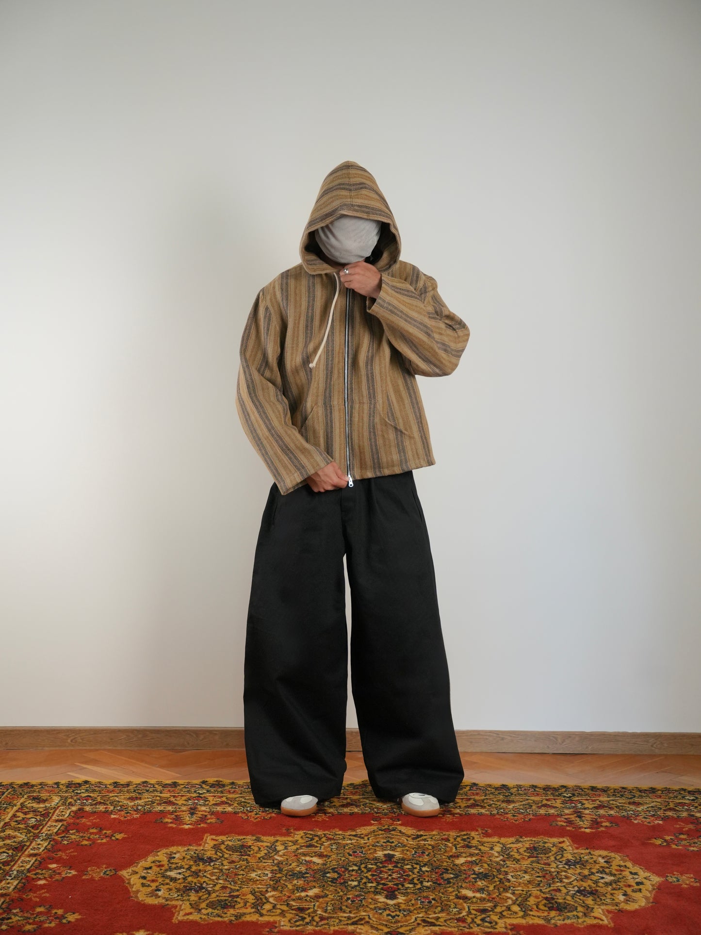 Lniana bluza z kapturem w stylu renesansowym