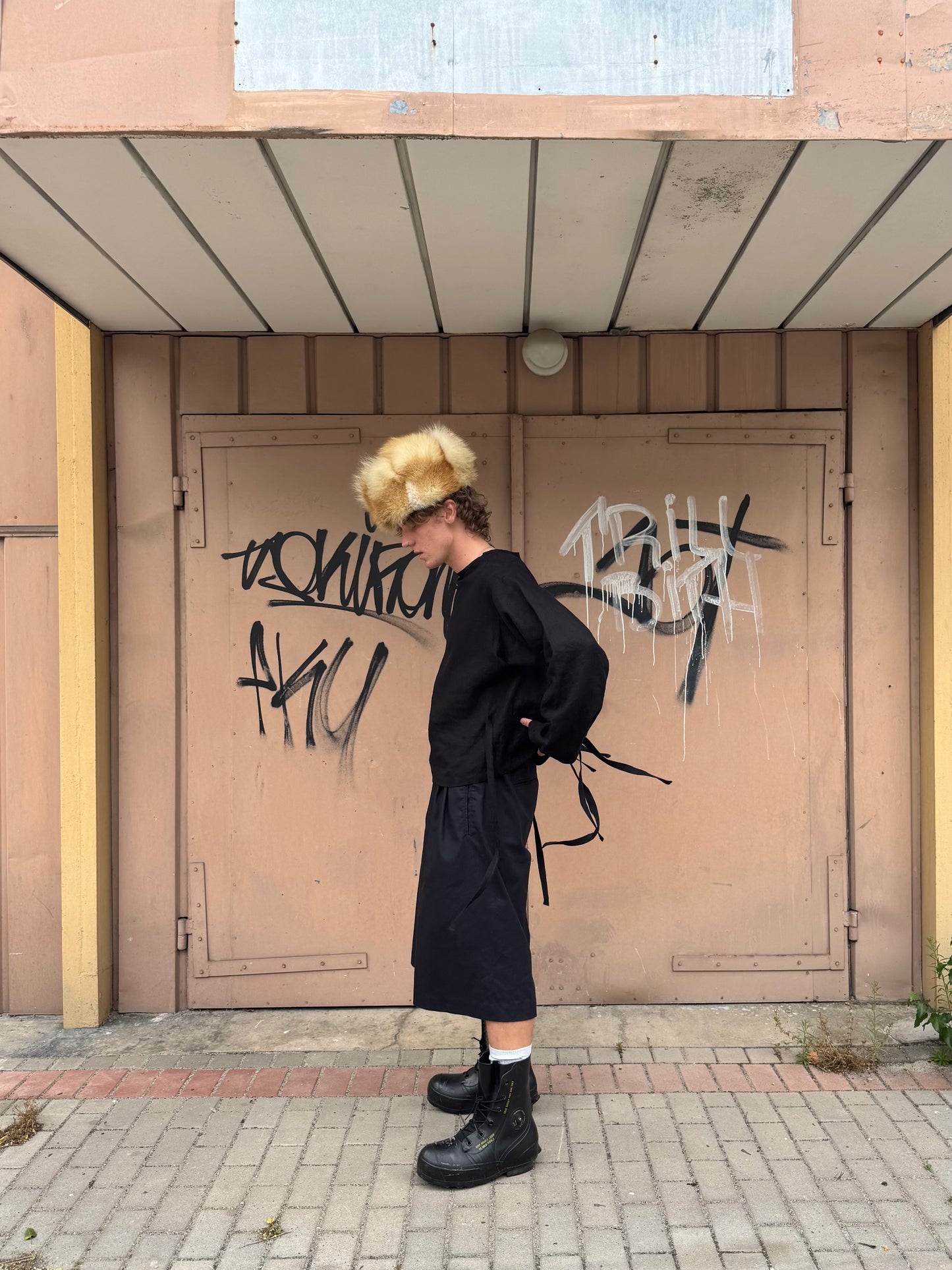 Lniany Kaftan Bezpieczeństwa "Zwolnienie z uwięzi" (Czarny)