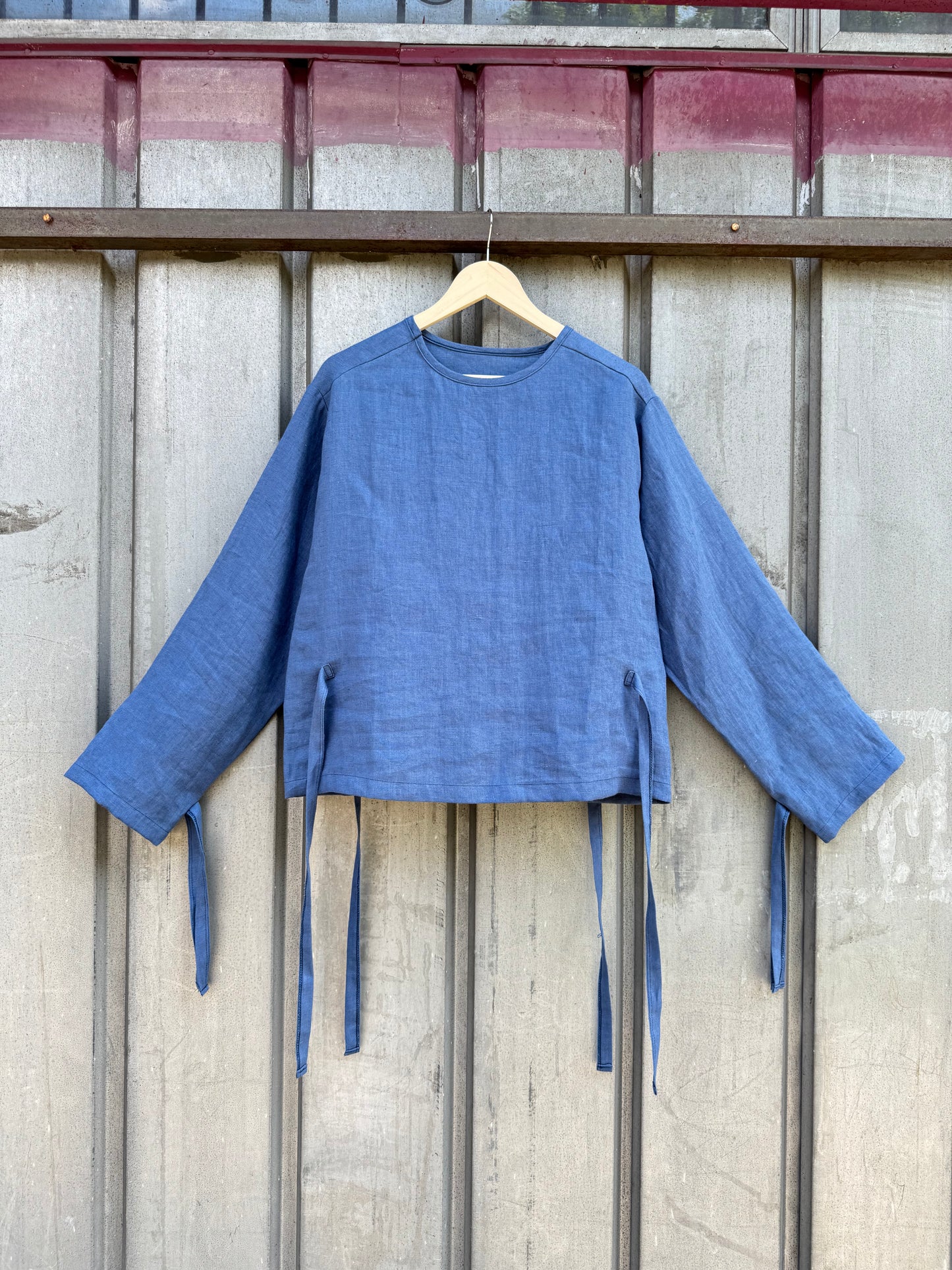 Lniany Kaftan Bezpieczeństwa "Zwolnienie z uwięzi" (Niebieski)